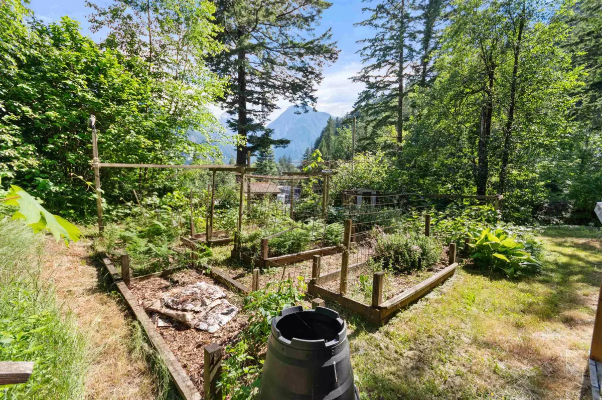 Dining Area Photo of 21128 Landstrom Road, Hope, BC