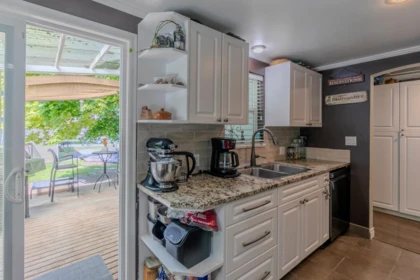 Kitchen Island Photo of 38807 Britannia Avenue, Squamish, BC
