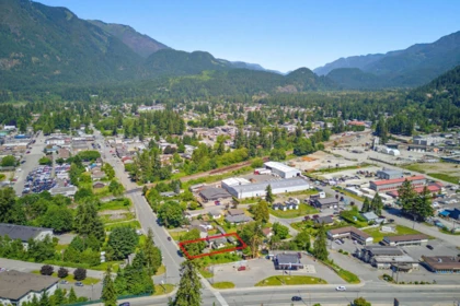 Aerial View of 1075 3rd Avenue, Hope, BC