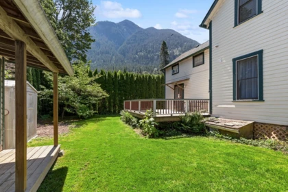 Garden / Landscaping Photo of 1075 3rd Avenue, Hope, BC