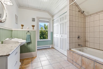 Mudroom Photo of 1075 3rd Avenue, Hope, BC