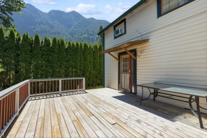 Outdoor Deck Photo of 1075 3rd Avenue, Hope, BC