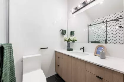 Entry Foyer Photo of 3 3065 Charles Street, Vancouver, BC