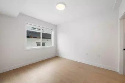 Garden / Landscaping Photo of 3 3065 Charles Street, Vancouver, BC