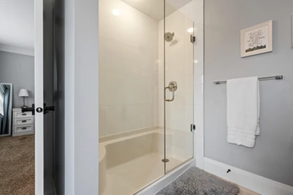 Hallway Photo of 5753 Garrison Boulevard, Chilliwack, BC
