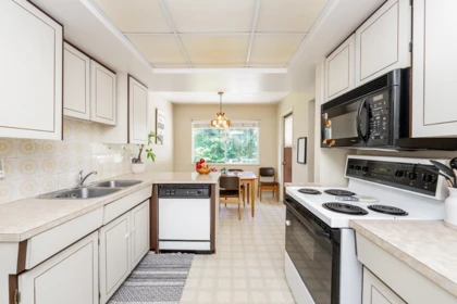 Breakfast Nook Photo of 1453 Coleman Street, North Vancouver, BC
