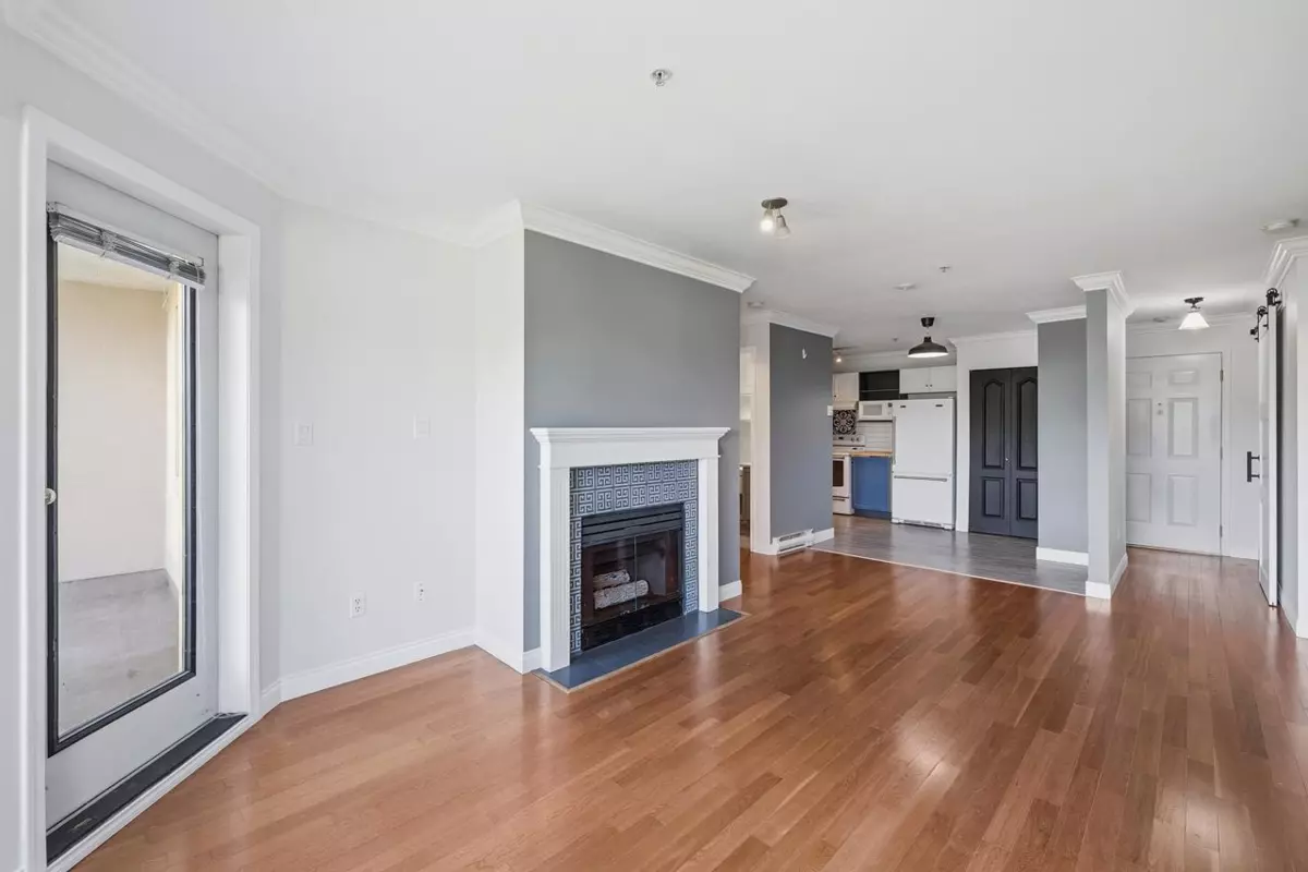 Dining Area Photo of 403 2964 Trethewey Street, Abbotsford, BC
