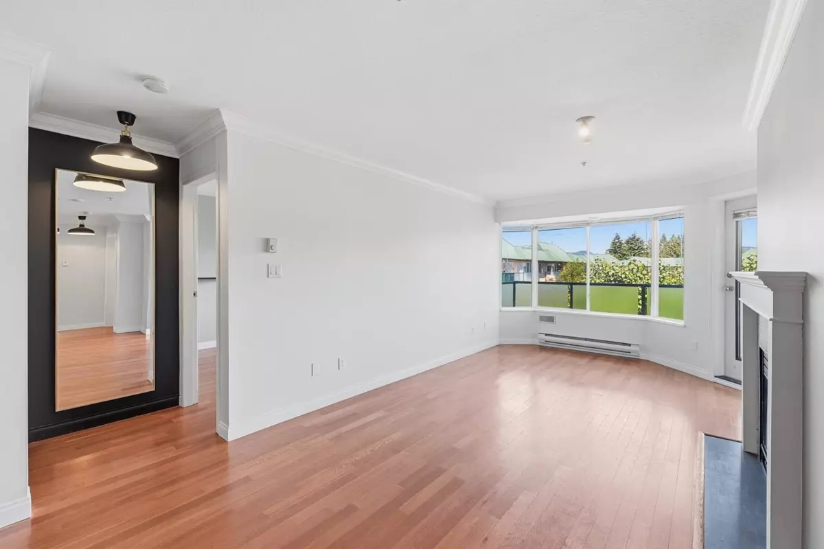 Living Room Photo of 403 2964 Trethewey Street, Abbotsford, BC