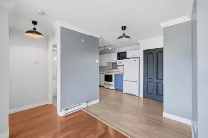 Kitchen Island Photo of 403 2964 Trethewey Street, Abbotsford, BC