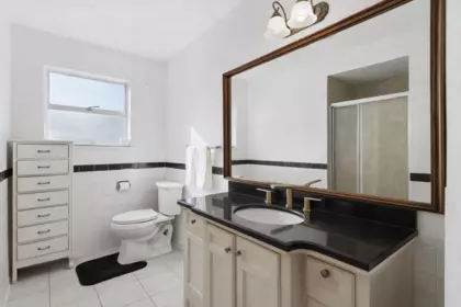 Guest Bathroom Photo of 922 Canyon Boulevard, North Vancouver, BC