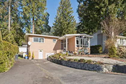 Laundry Room Photo of 922 Canyon Boulevard, North Vancouver, BC