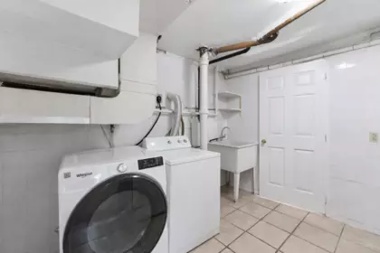 Powder Room Photo of 922 Canyon Boulevard, North Vancouver, BC