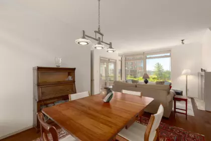 Kitchen Island Photo of 306 2271 Bellevue Avenue, West Vancouver, BC