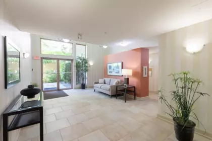 Outdoor Patio Photo of 306 2271 Bellevue Avenue, West Vancouver, BC