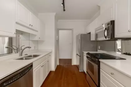 Primary Bedroom Photo of 306 2271 Bellevue Avenue, West Vancouver, BC