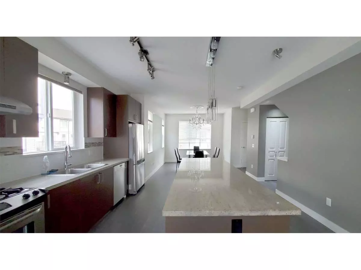 Living Room Photo of 23 9566 Tomicki Avenue, Richmond, BC
