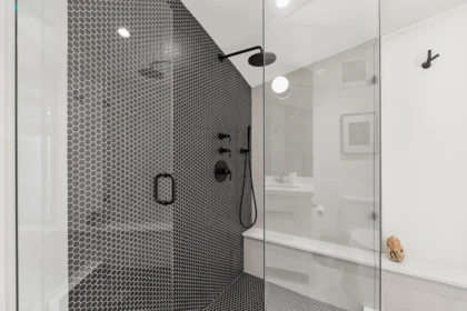 Guest Bathroom Photo of 6011 Eagleridge Drive, West Vancouver, BC