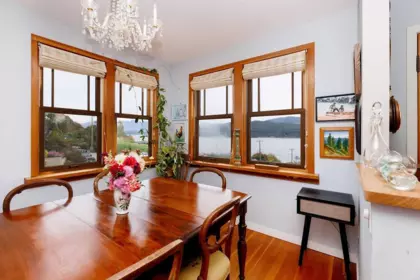 589 Seaview Road, Gibsons, BC, Gibsons — Single Family Residence for sale