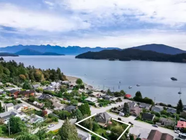589 Seaview Road, Gibsons, BC, Gibsons — Single Family Residence for sale