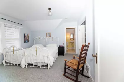 Hallway Photo of 589 Seaview Road, Gibsons, BC