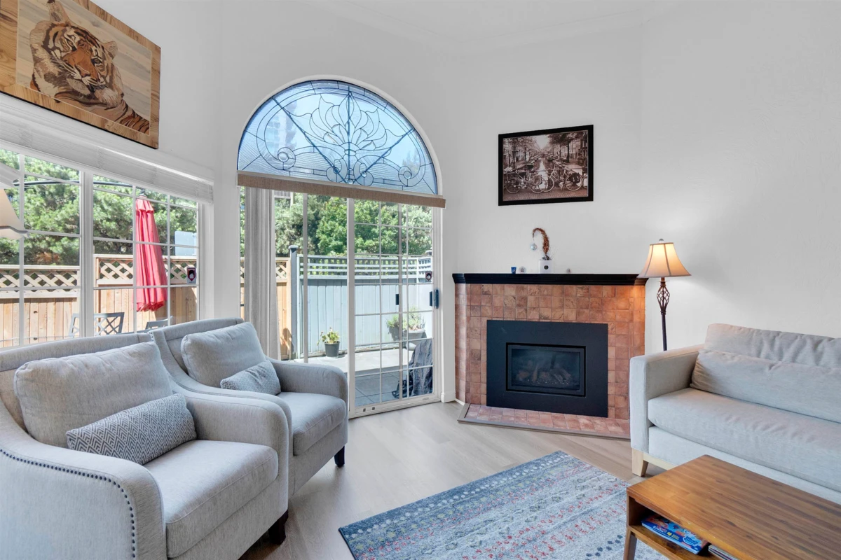 Dining Area Photo of 108 216 E 6th Street, North Vancouver, BC