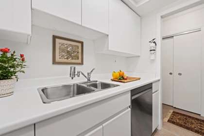 107 1425 Esquimalt Avenue, West Vancouver, BC, West Vancouver — Apartment/Condo for sale