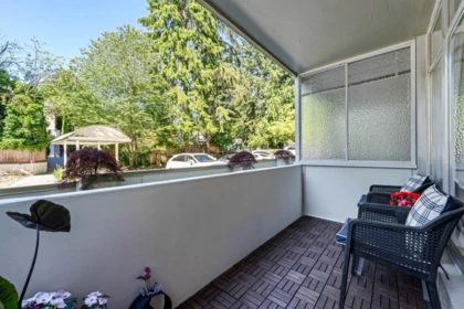Hallway Photo of 107 1425 Esquimalt Avenue, West Vancouver, BC
