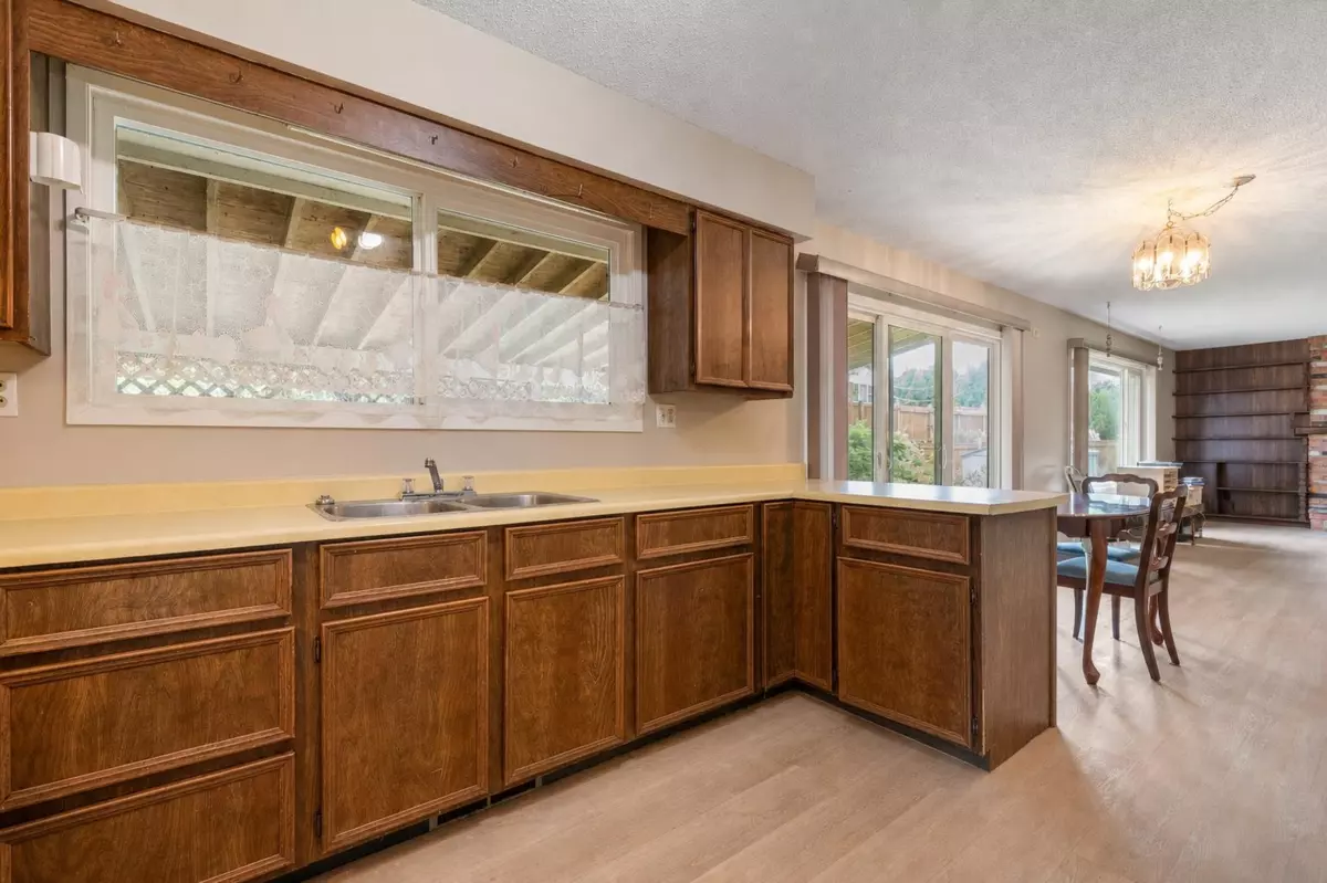 Living Room Photo of 9195 Aspen Place, Chilliwack, BC