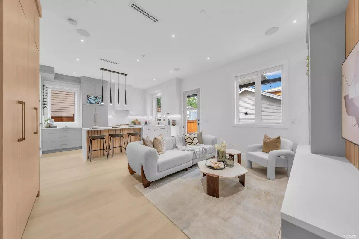 Family Room Photo of 2 3627 E 45th Avenue, Vancouver, BC