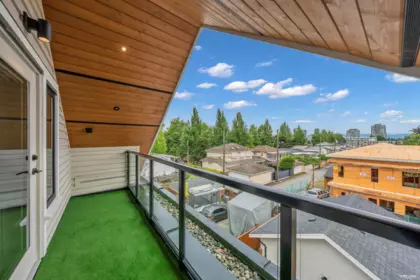 Outdoor Deck Photo of 2 3627 E 45th Avenue, Vancouver, BC