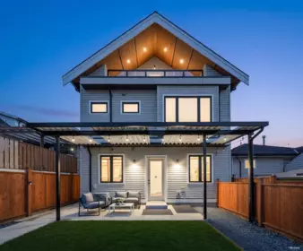 Outdoor Kitchen Photo of 2 3627 E 45th Avenue, Vancouver, BC
