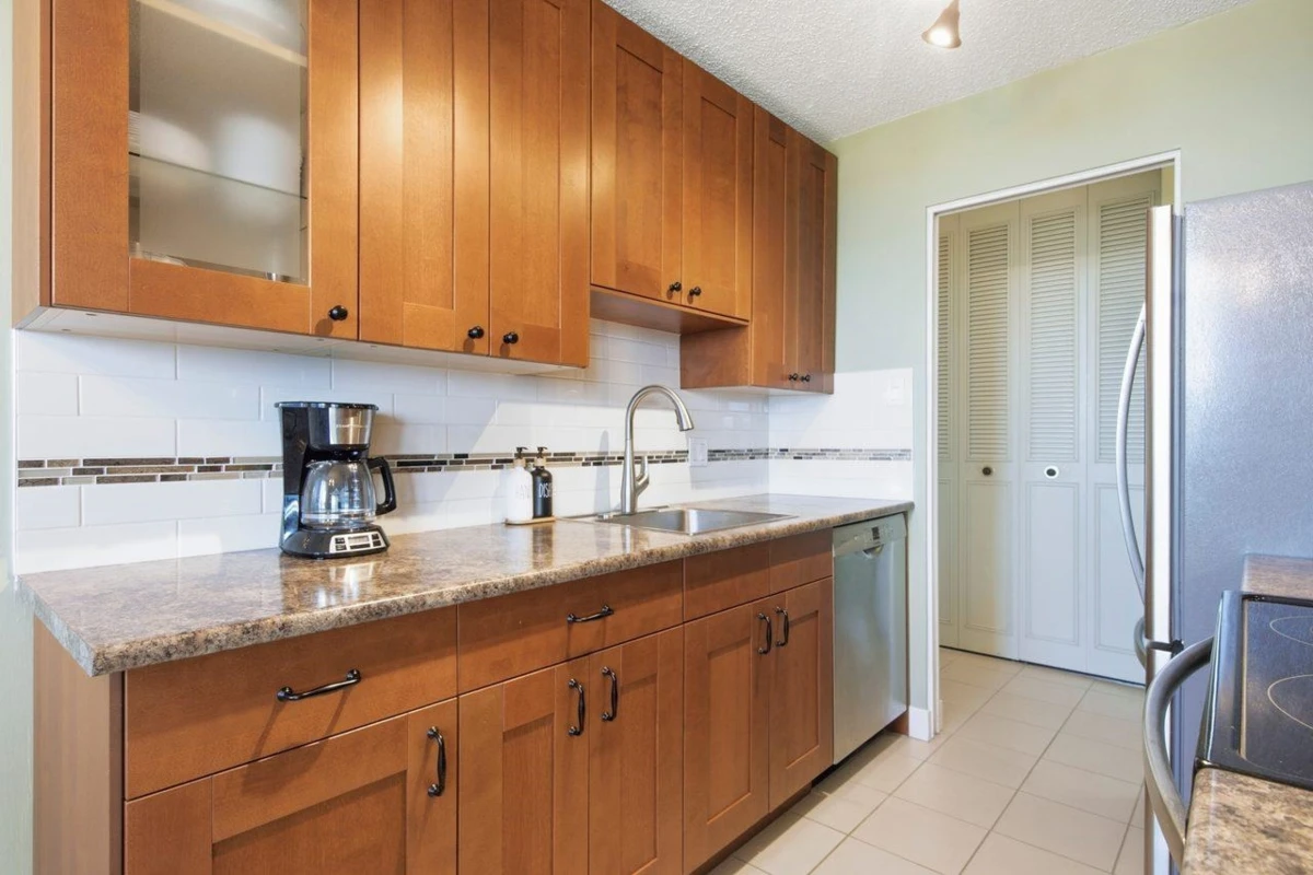 Dining Area Photo of 1005 4160 Sardis Street, Burnaby, BC