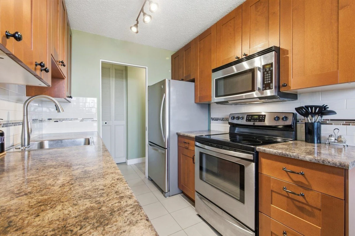Family Room Photo of 1005 4160 Sardis Street, Burnaby, BC