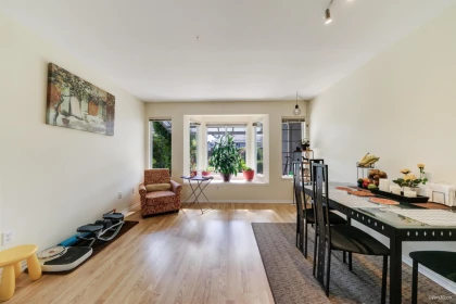 215 W 18th Street, North Vancouver, BC, North Vancouver — Half Duplex for sale
