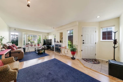 215 W 18th Street, North Vancouver, BC, North Vancouver — Half Duplex for sale