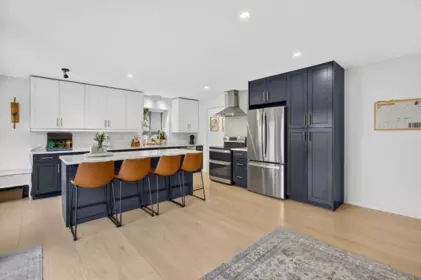 Kitchen Island Photo of 23555 108 Avenue, Maple Ridge, BC