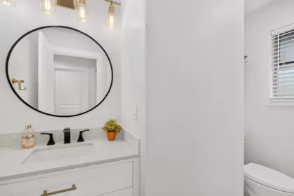 Mudroom Photo of 23555 108 Avenue, Maple Ridge, BC