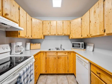 Kitchen Island Photo of 10008 Koocha Road, D'Arcy, BC