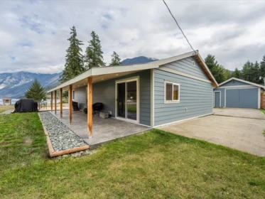 Laundry Room Photo of 10008 Koocha Road, D'Arcy, BC