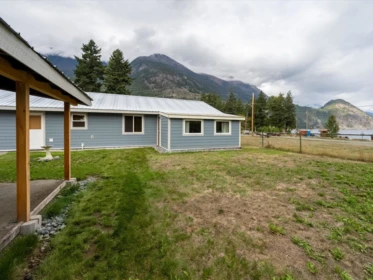 Mudroom Photo of 10008 Koocha Road, D'Arcy, BC