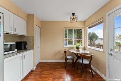 Hallway Photo of 20445 Thorne Avenue, Maple Ridge, BC