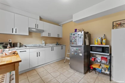 Kitchen Photo of 20445 Thorne Avenue, Maple Ridge, BC