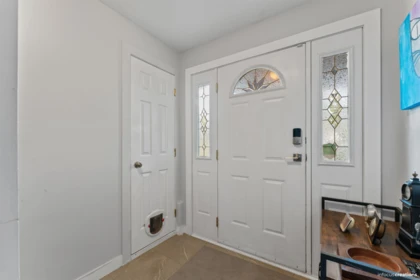 Primary Bathroom Photo of 20445 Thorne Avenue, Maple Ridge, BC