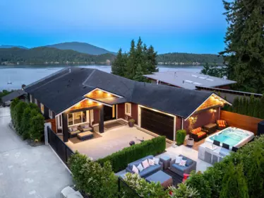 588 North Fletcher Road, Gibsons, BC, Gibsons — Single Family Residence for sale