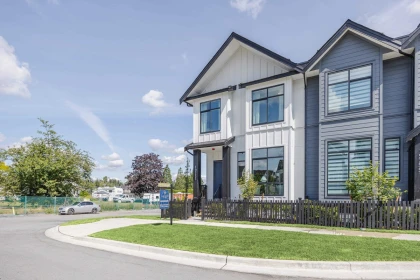 19767 75b Avenue, Langley, BC, Langley — Half Duplex for sale