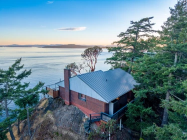 Breakfast Nook Photo of 7918 Swanson View Drive, Pender Island, BC
