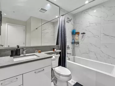 Primary Bathroom Photo of 3903 1788 Gilmore Avenue, Burnaby, BC