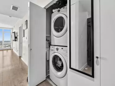 Walk-In Closet Photo of 3903 1788 Gilmore Avenue, Burnaby, BC