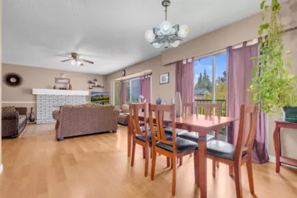 Kitchen Island Photo of 14110 72a Avenue, Surrey, BC
