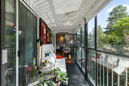 Entry Foyer Photo of 302 1520 Vidal Street, White Rock, BC